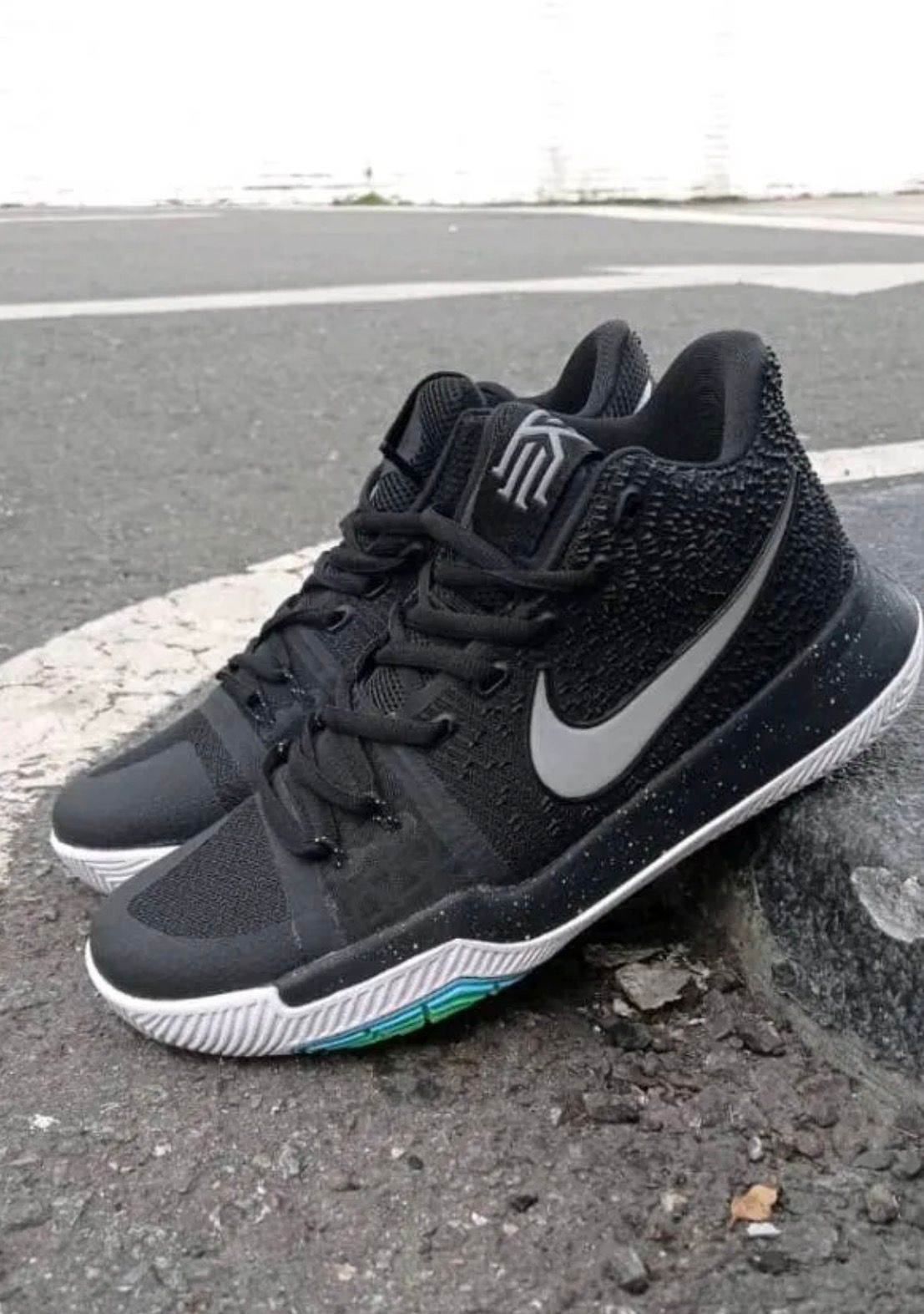 Nike KYRIE IRVING NEGRO-BLANCO