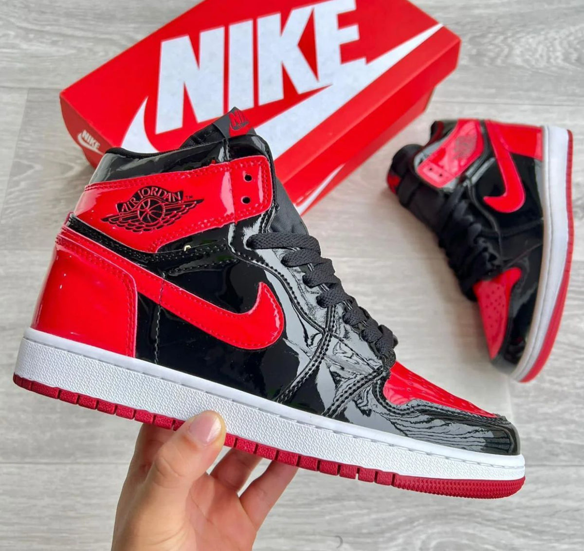 Jordan RETRO 1 ROJO-NEGRO CHAROL