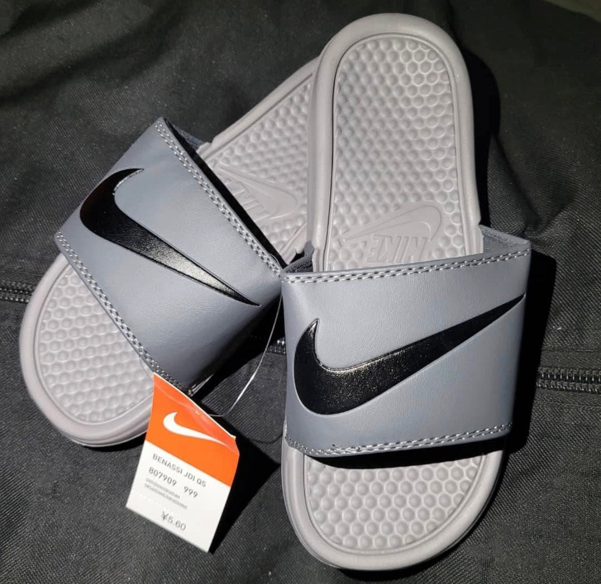Nike CHANCLAS GRIS-NEGRO