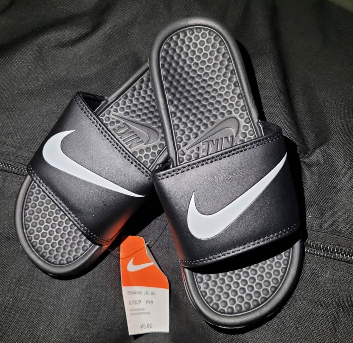 Nike CHANCLAS NEGRO-BLANCO