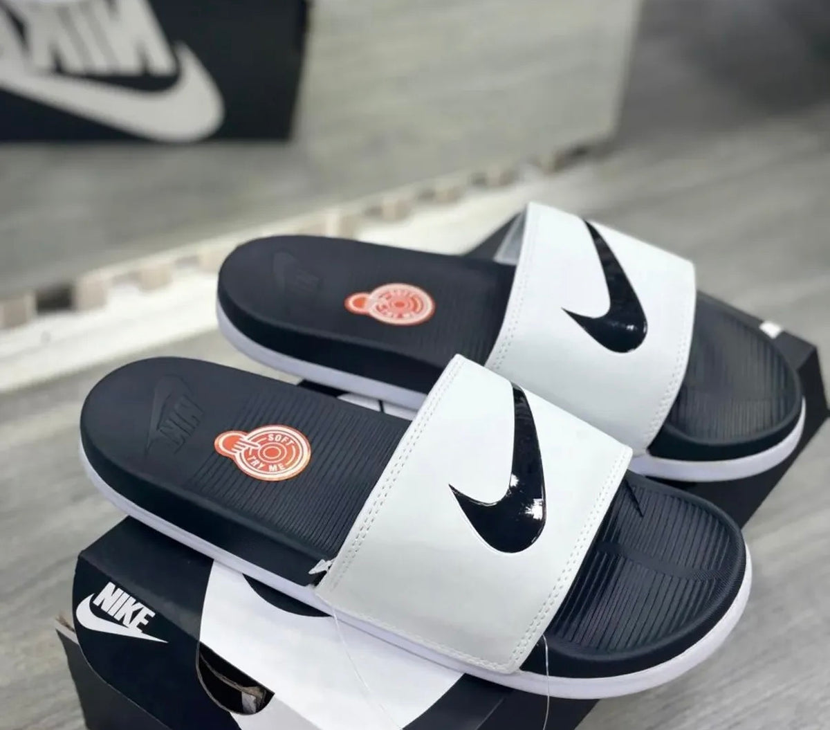 Nike CHANCLAS BLANCO-NEGRO