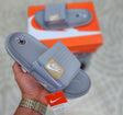 Nike CHANCLAS GRIS