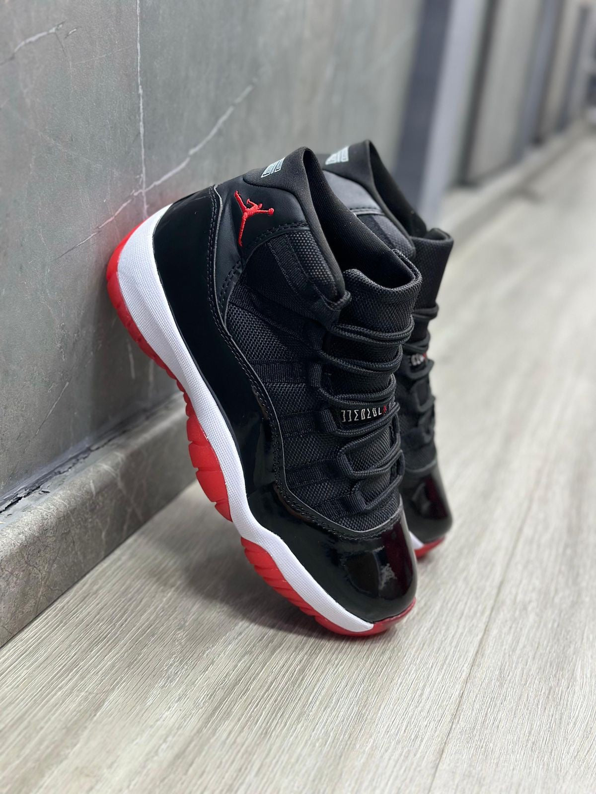Jordan RETRO 11 NEGRO-ROJO