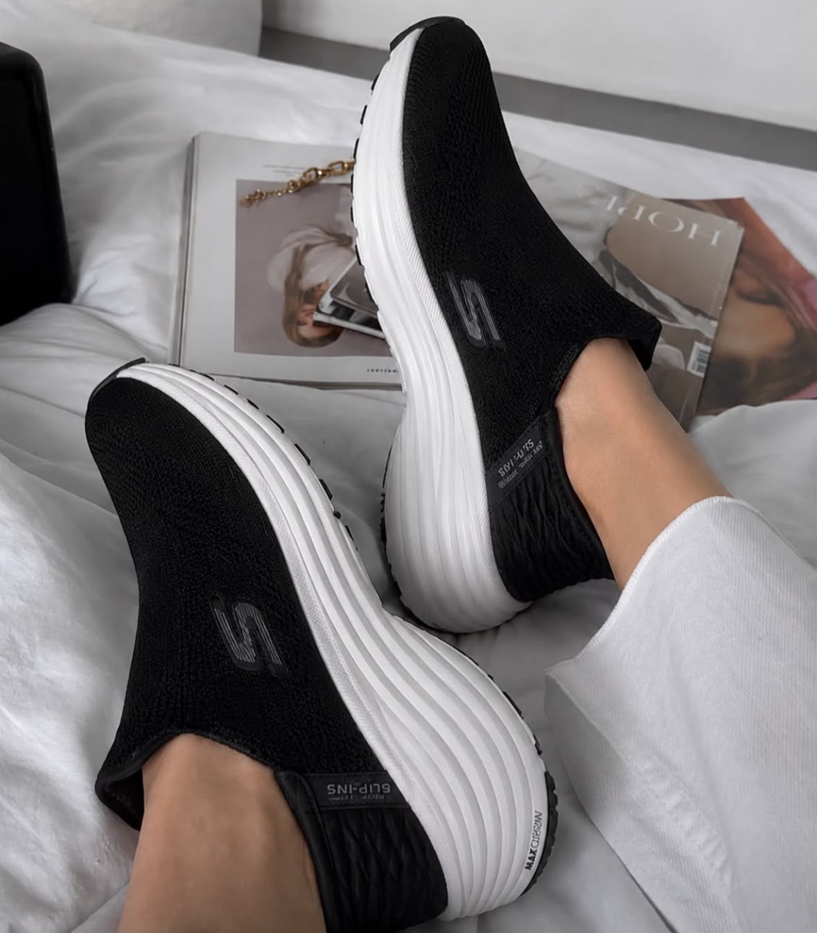 Skechers NEGRO-BLANCO SIN CORDONES