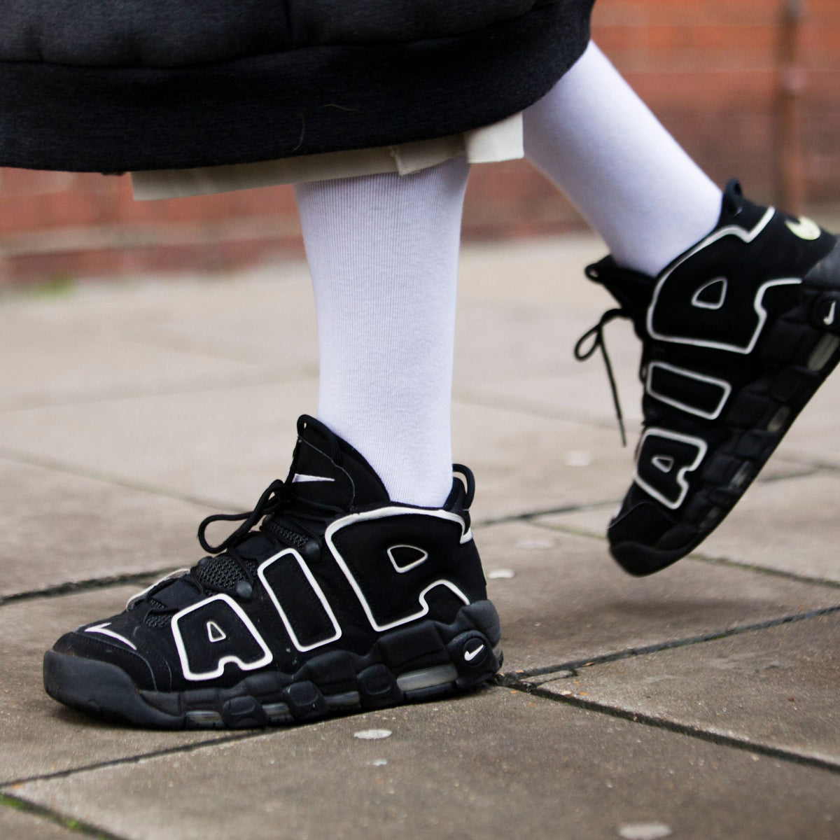Nike UPTEMPO NEGRO-BLANCO