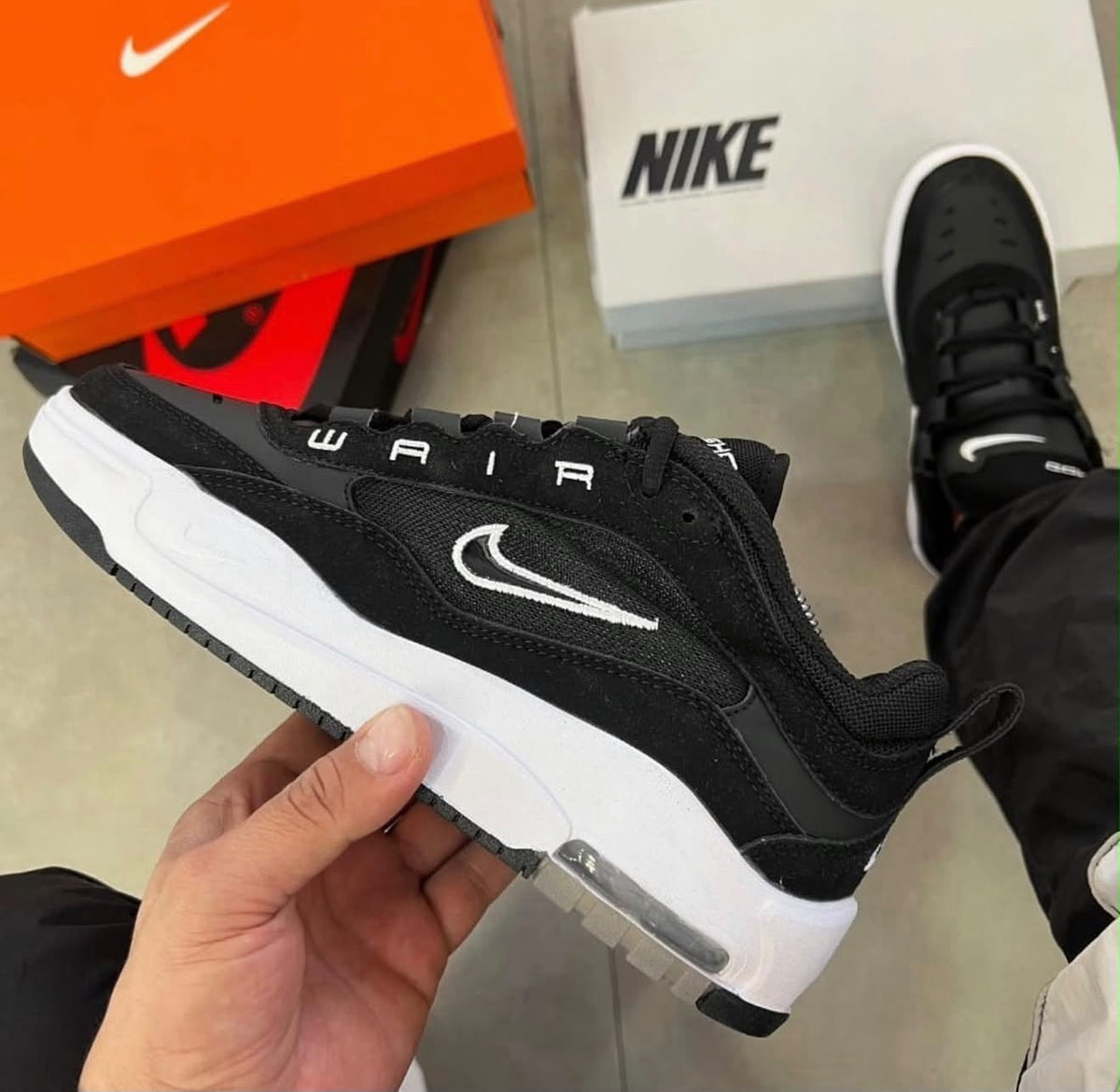 Nike AIR MAX ISHOD NEGRO-BLANCO