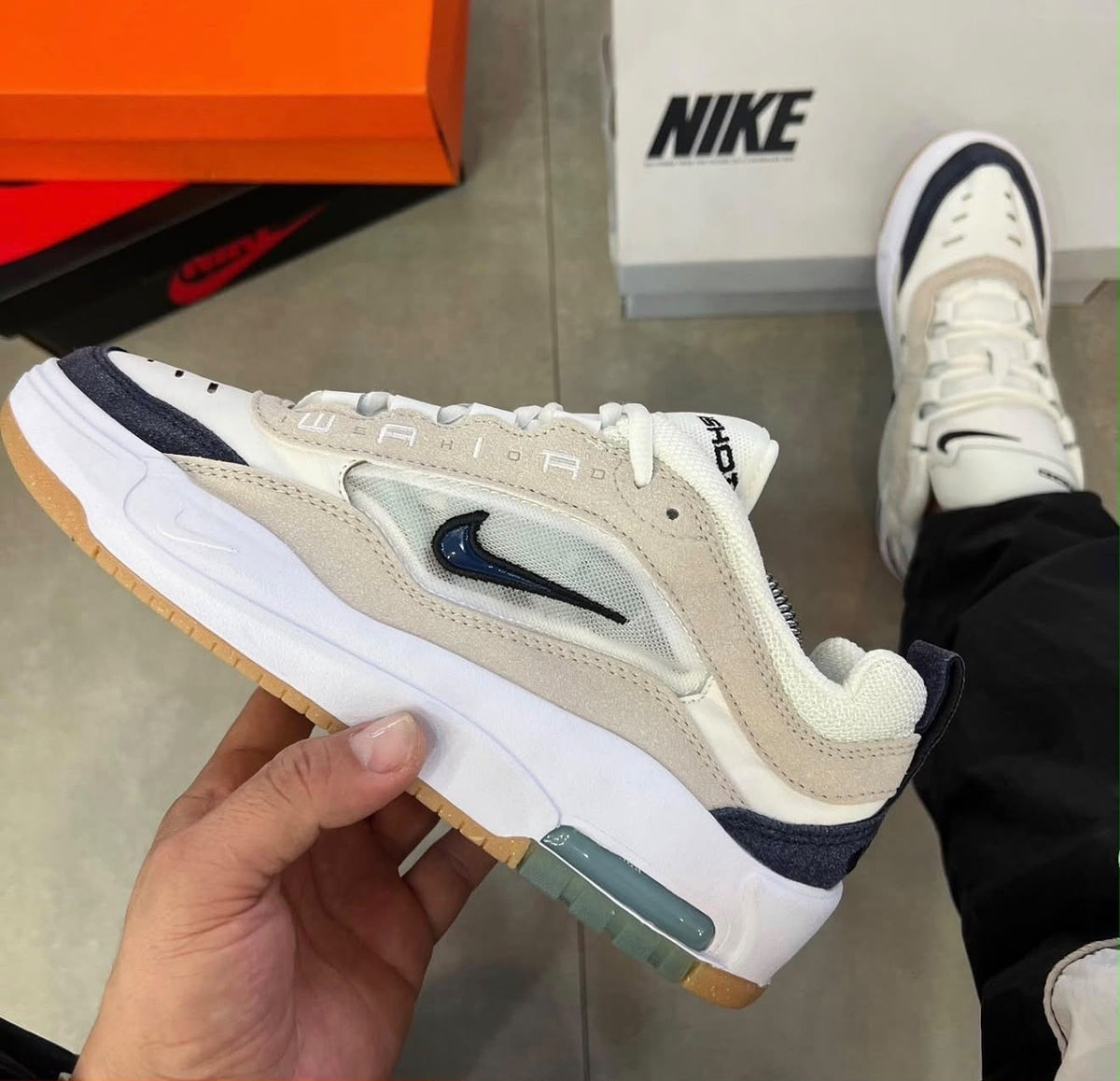 Nike AIR MAX ISHOD BEIGE-AZUL