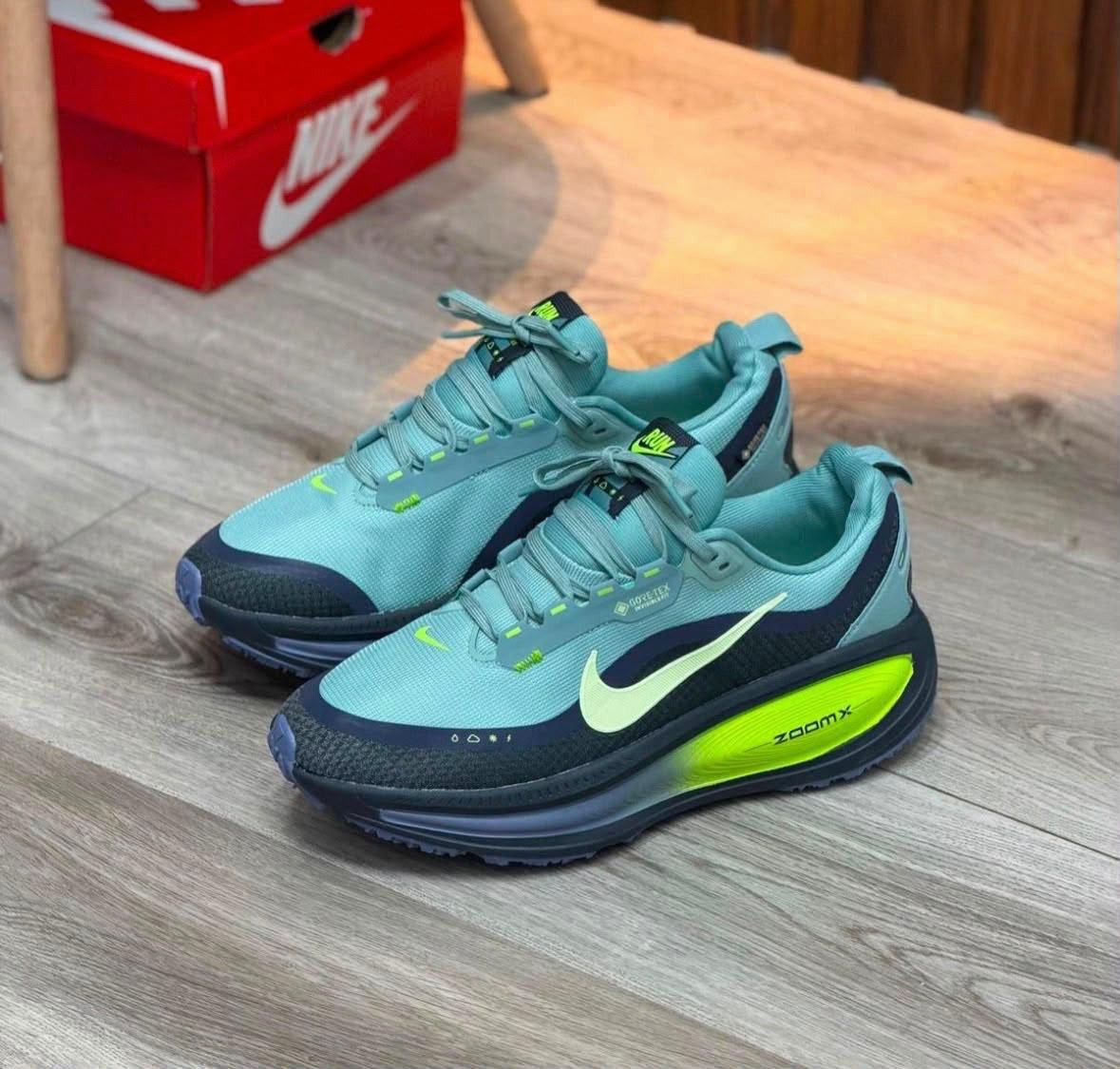 Nike VOMERO 18 AZUL-VERDE