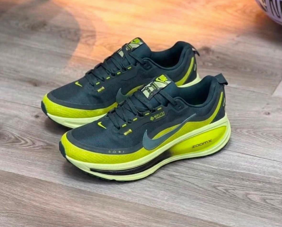 Nike VOMERO 18 NEGRO-VERDE