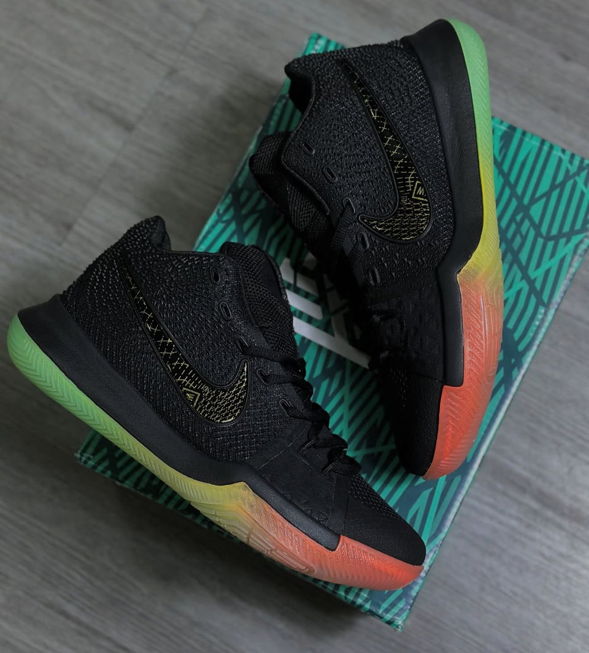 Nike KYRIE IRVING NEGRO-NARANJA