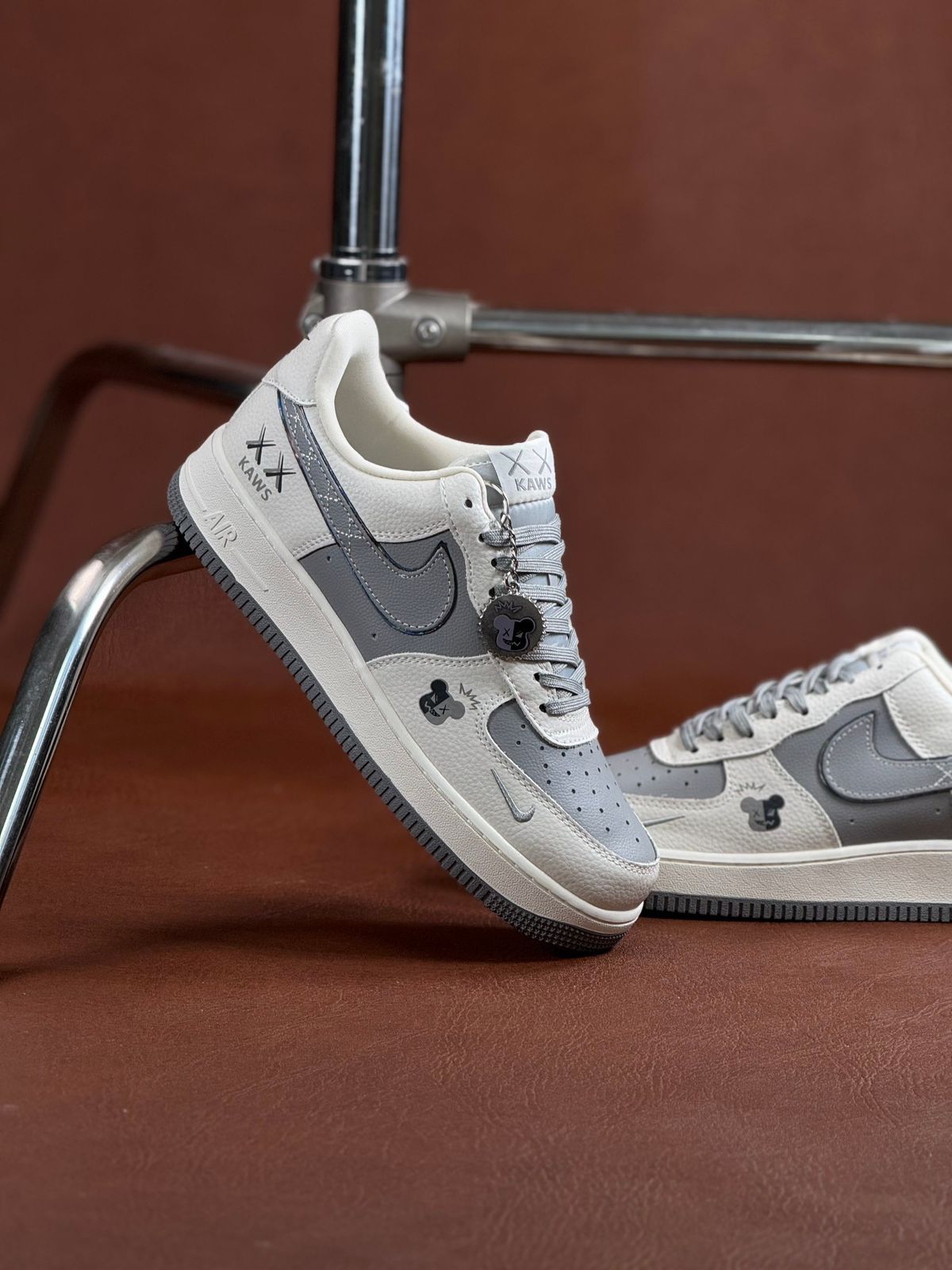 Nike AIR FORCE 1 KAWS