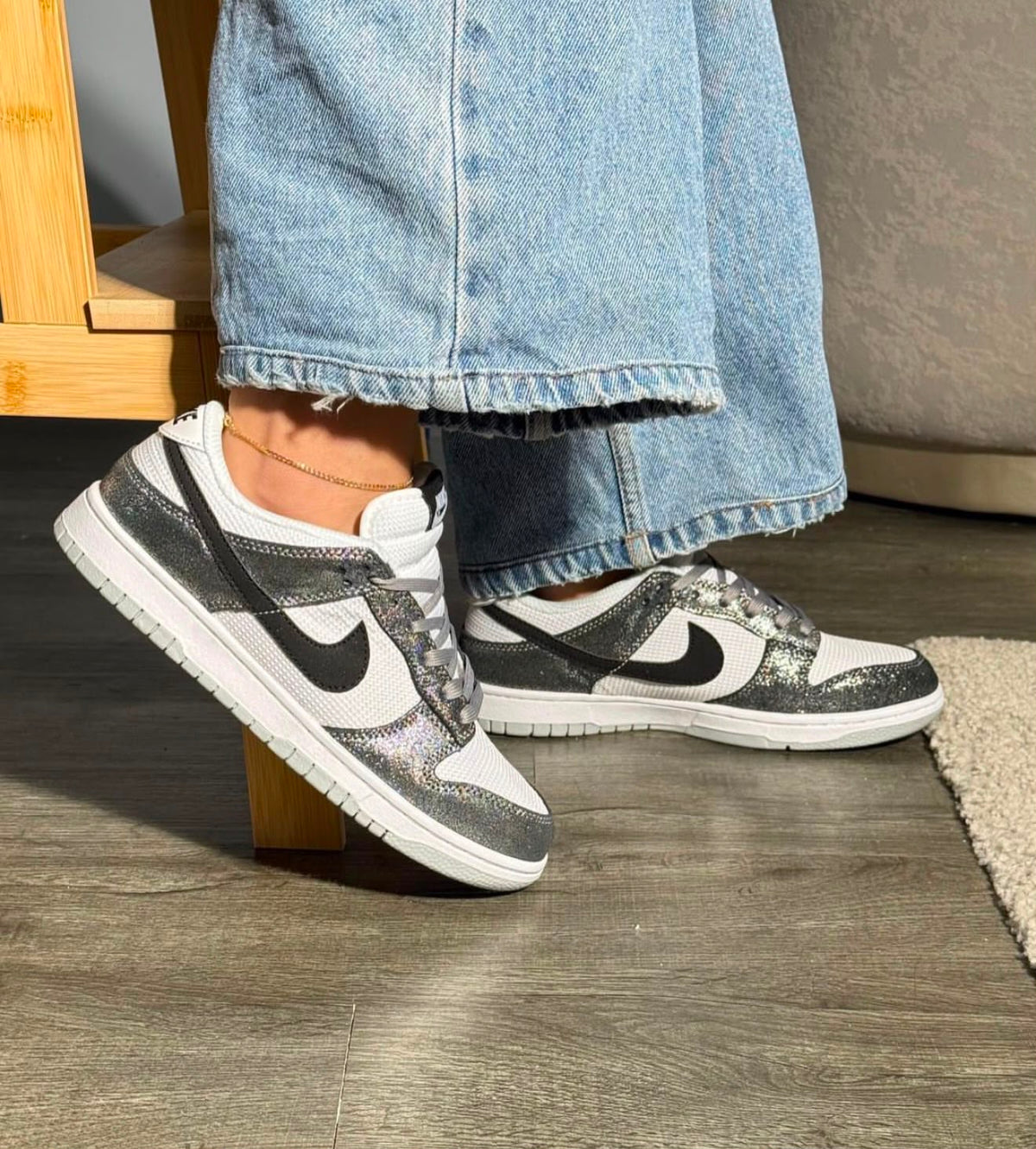 Nike DUNK PLATEADO-BLANCO
