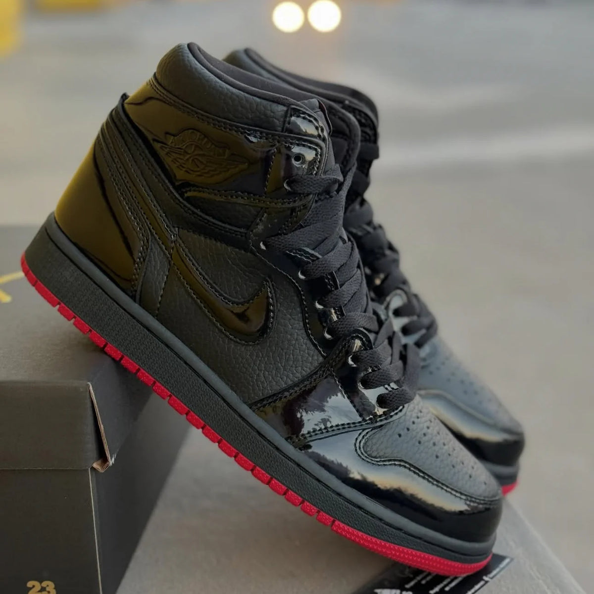 Jordan RETRO 1 NEGRO-ROJO