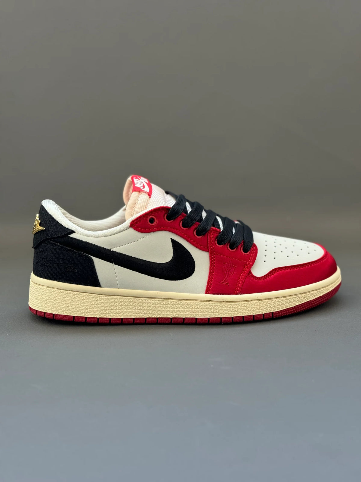 Jordan Retro 1 Low Beige Negro