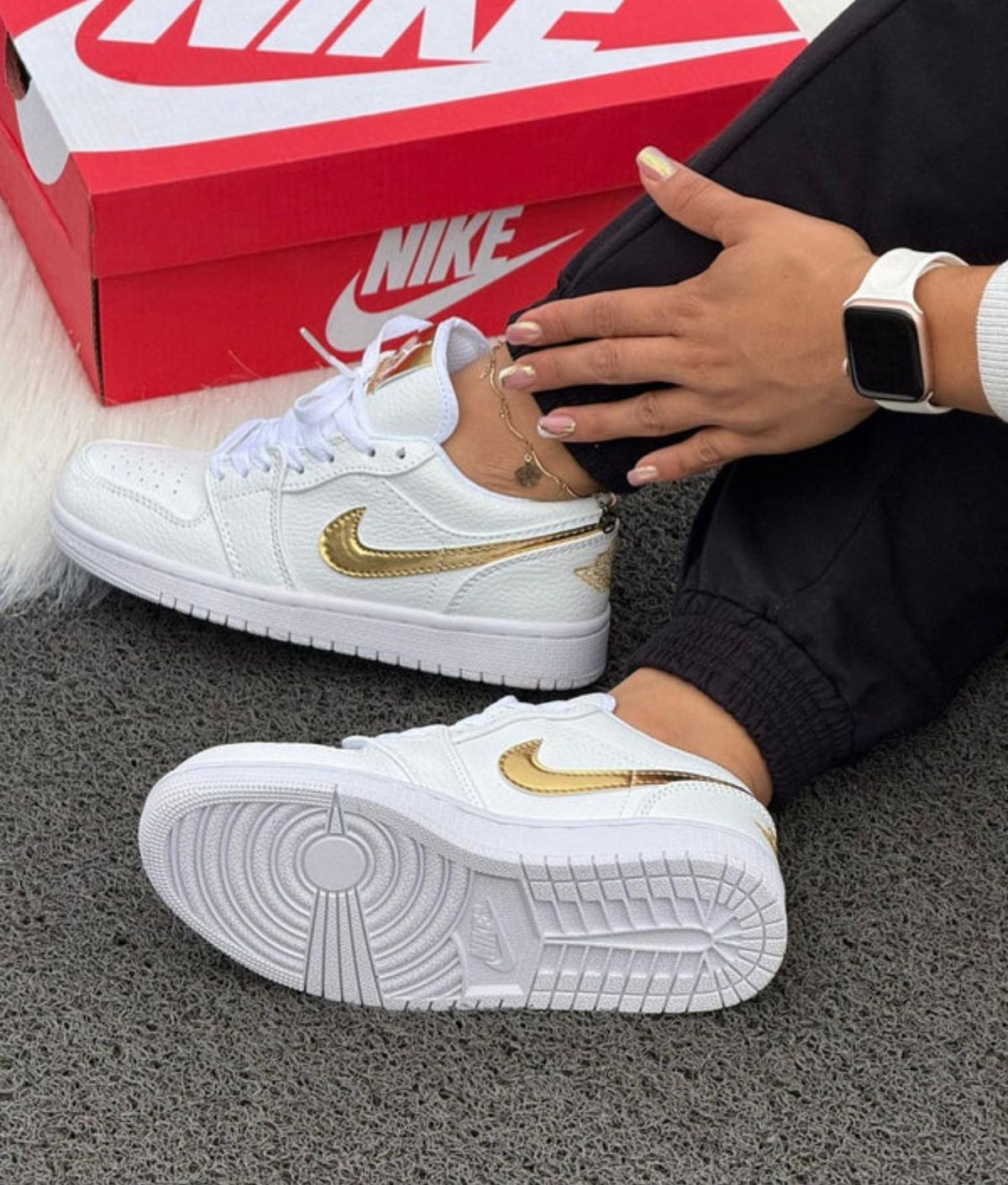 Jordan Retro 1 Low Blanco Dorado