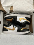 Jordan Retro 1 Low Negro Dorado