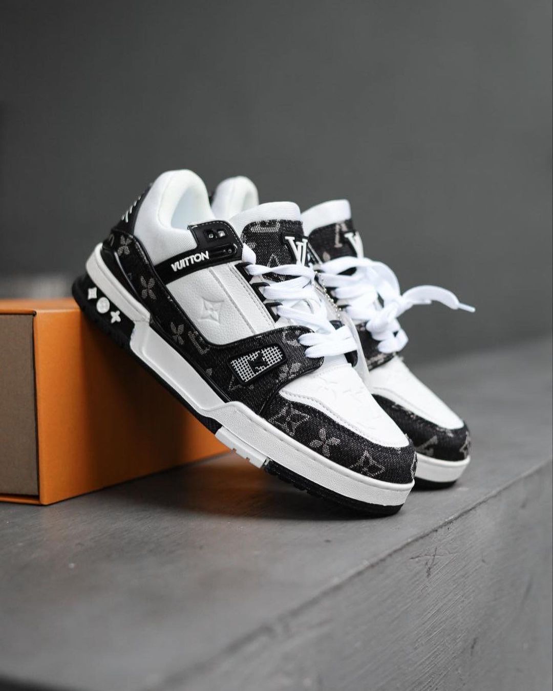 Louis Vuitton TRAINER NEGRO-BLANCO