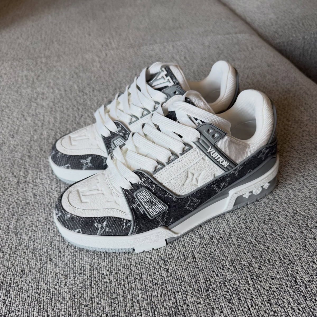 Louis Vuitton Trainer Blanco Gris