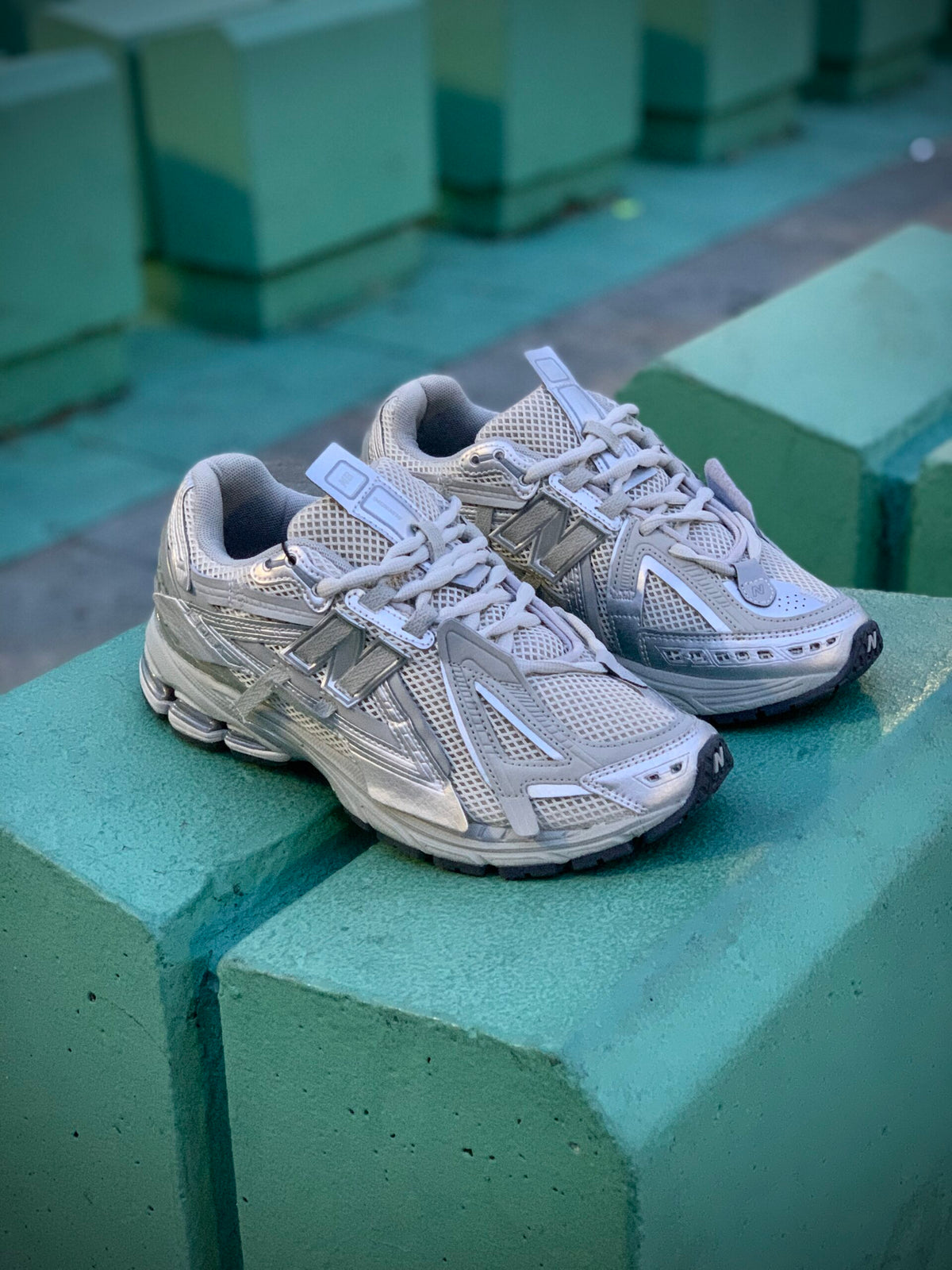 New Balance 1906R PLATEADO