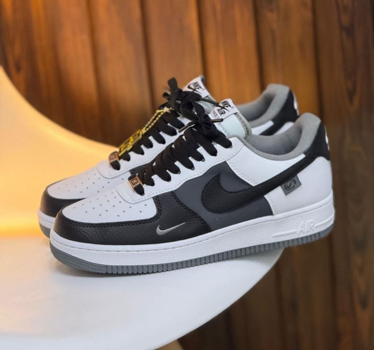 Nike AIR FORCE 1 BLANCO-NEGRO