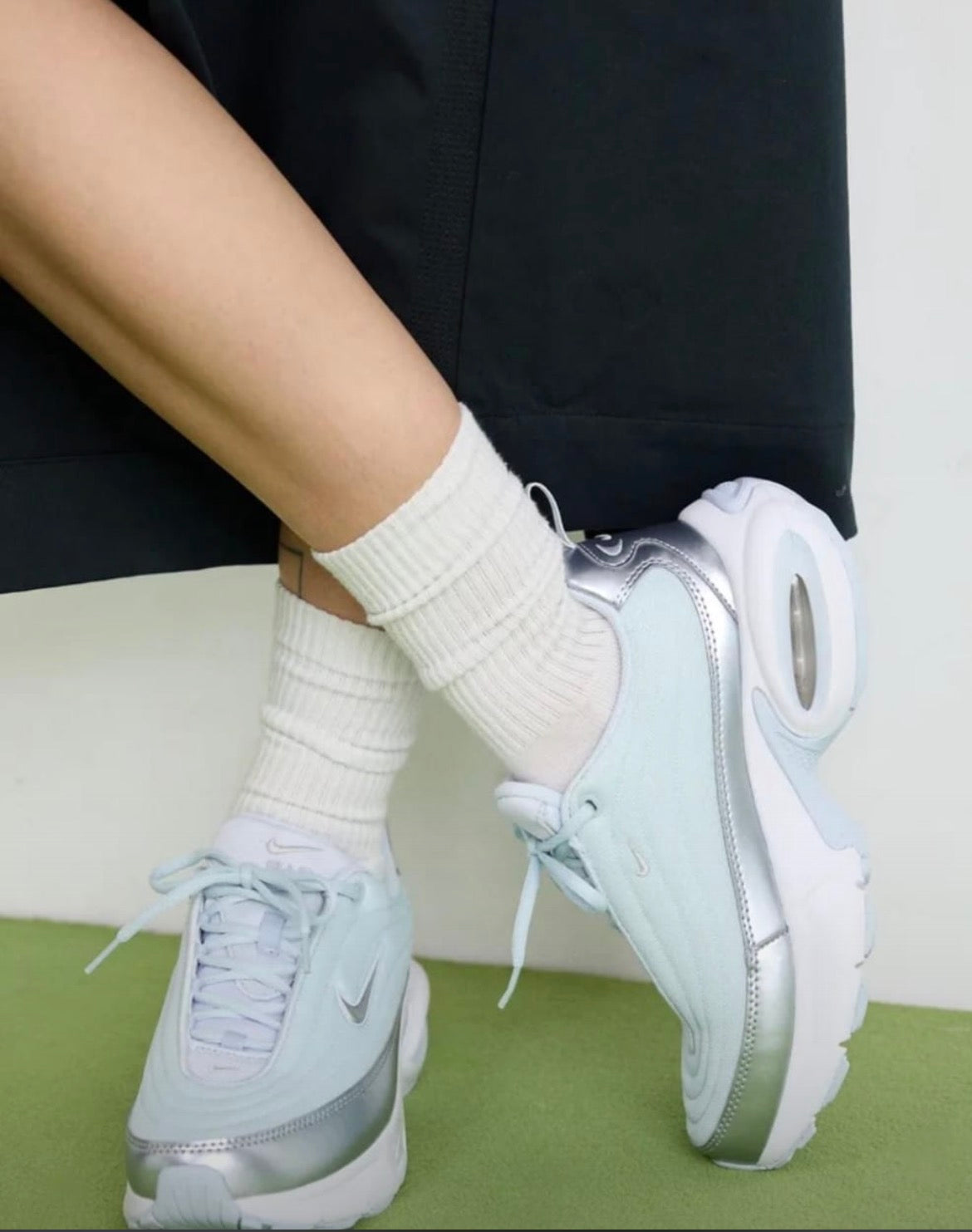 Nike AIRMAX PORTAL PLATEADO