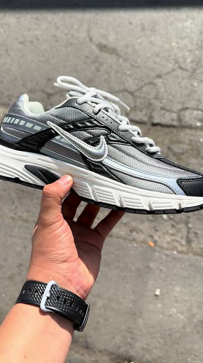 Nike INITIATOR GRIS-BLANCO