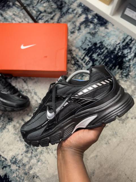 Nike INITIATOR NEGRO-PLATEADO