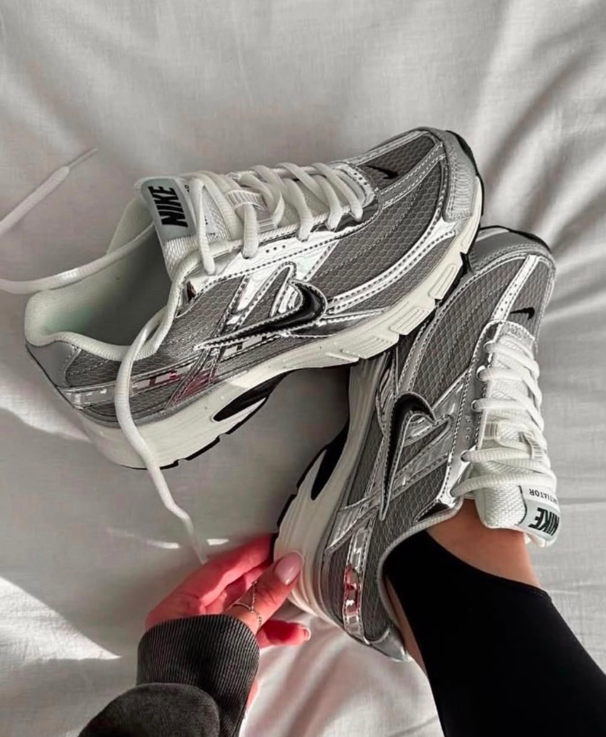 Nike INITIATOR PLATEADO