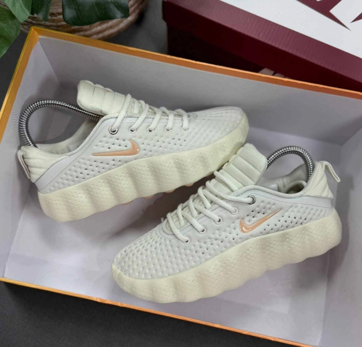 Nike MIND 002 BEIGE