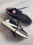Nike TRAVIS CAFE-NEGRO