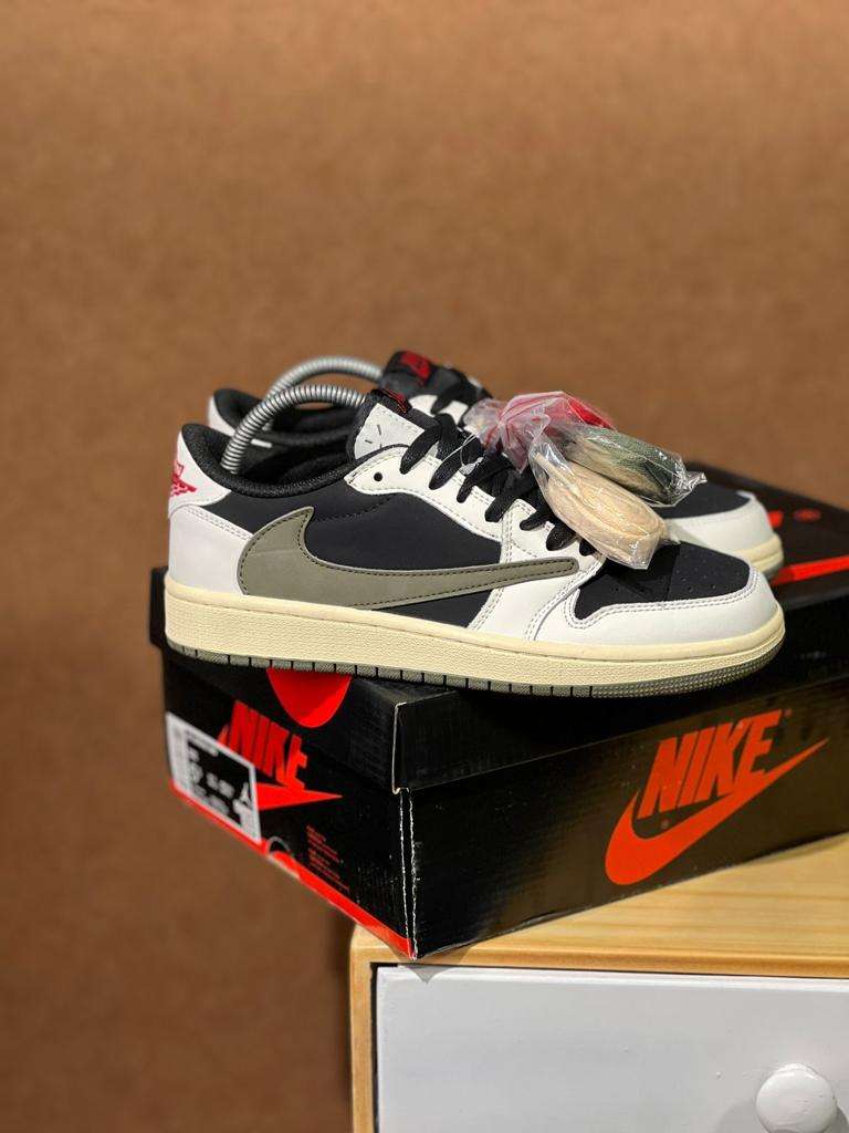 Nike TRAVIS NEGRO-BLANCO
