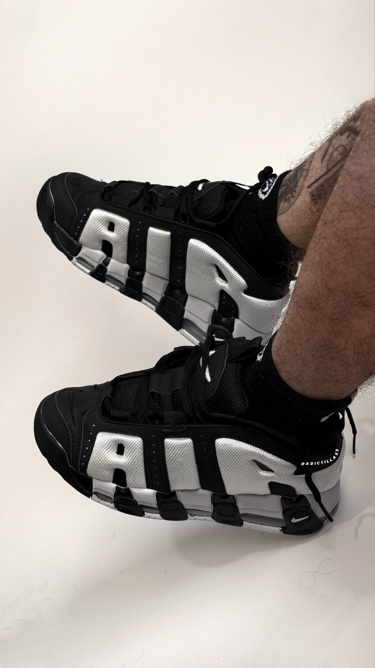 Nike UPTEMPO LOW NEGRO-BLANCO