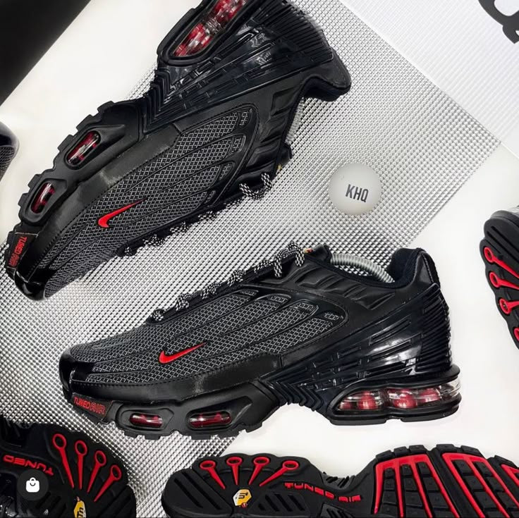 Nike AIRMAX TN PLUS NEGRA-ROJA